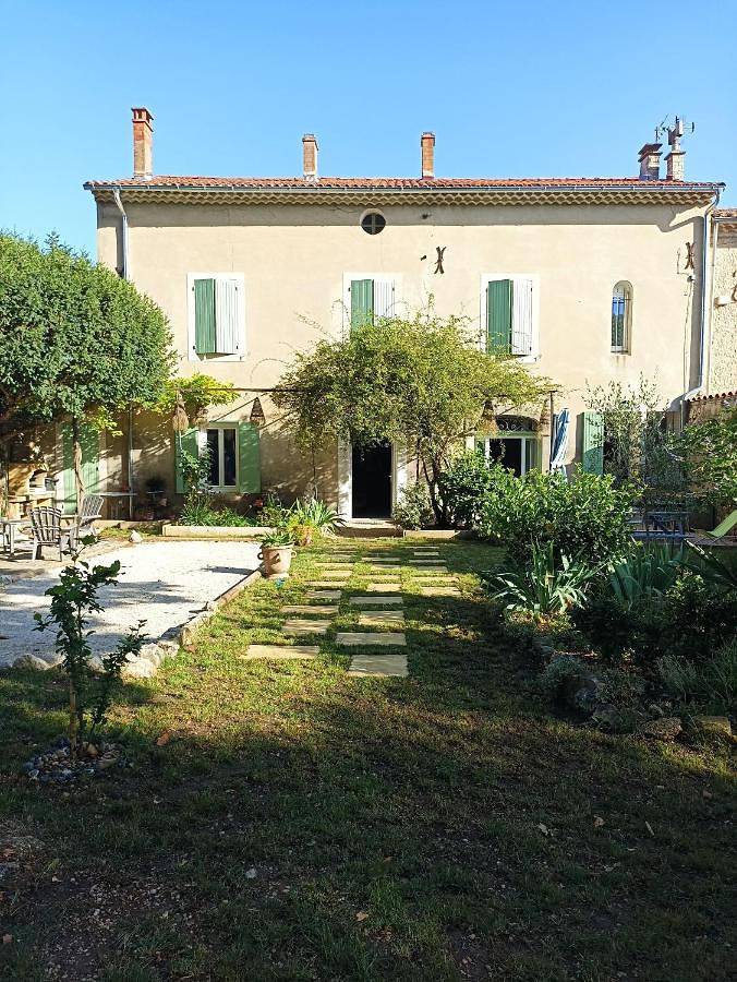 Four-Bedroom House in Pernes-les-Fontaines, Vaucluse