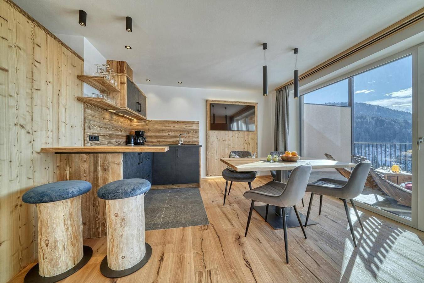 Ganze Wohnung, Apartment 'Hinterrainerhof - Lodge Montes' mit Bergblick, Gemeinschaftsgarten & Wlan in Hafling, Sarntaler Alpen