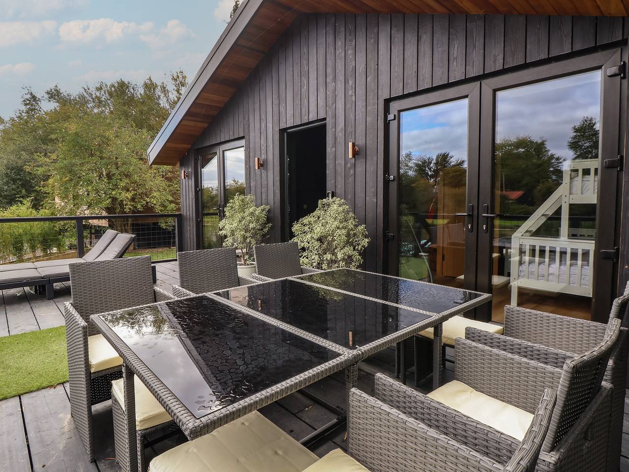 The Larch House in Farndon, Cheshire West and Chester