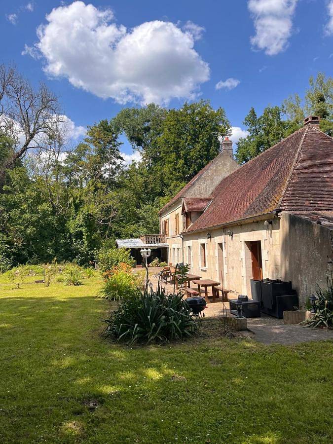 Location de vacances pour 13 personnes, avec Terrasse ainsi que Jardin et Vue dans Berthecourt