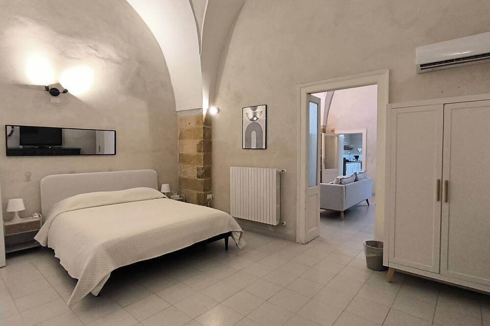 Hel leilighet, In the center, whole detached house with kitchen and inner courtyard in Brindisi, Salento