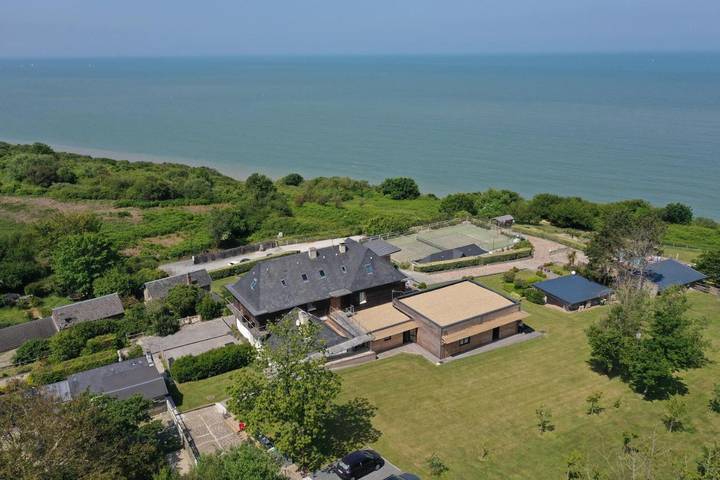 Location de vacances pour 2 personnes, avec vue et piscine ainsi que jardin et sauna à Villerville - 3