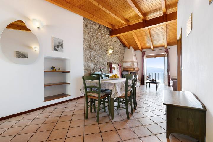 Vakantiewoning voor 4 personen, with Balkon and Tuin as well as Uitzicht op het meer
