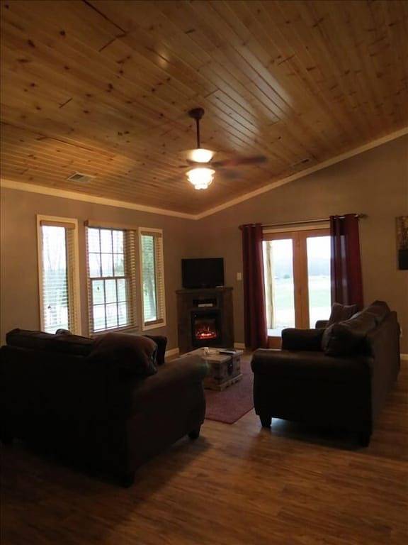 Lake House for 4 Guests in Illinois, USA