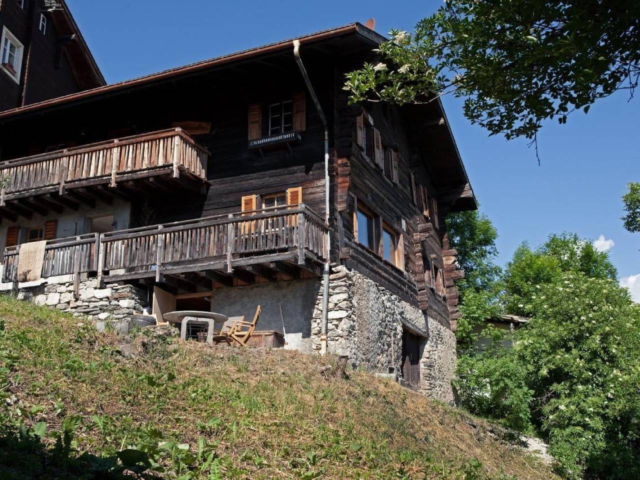 Ganze Wohnung, Modernes Bijou in 400-jährigem Haus in Eischoll, Walliser Alpen