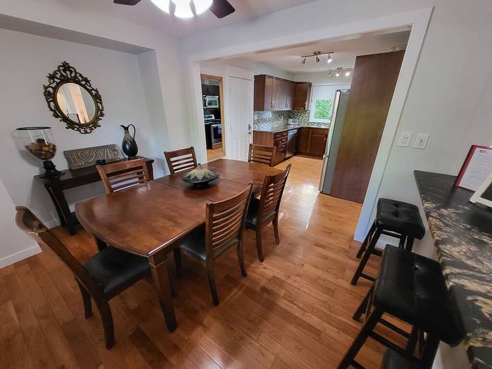 Vacation rental for 10 people, with terrace and hot tub in Kelowna