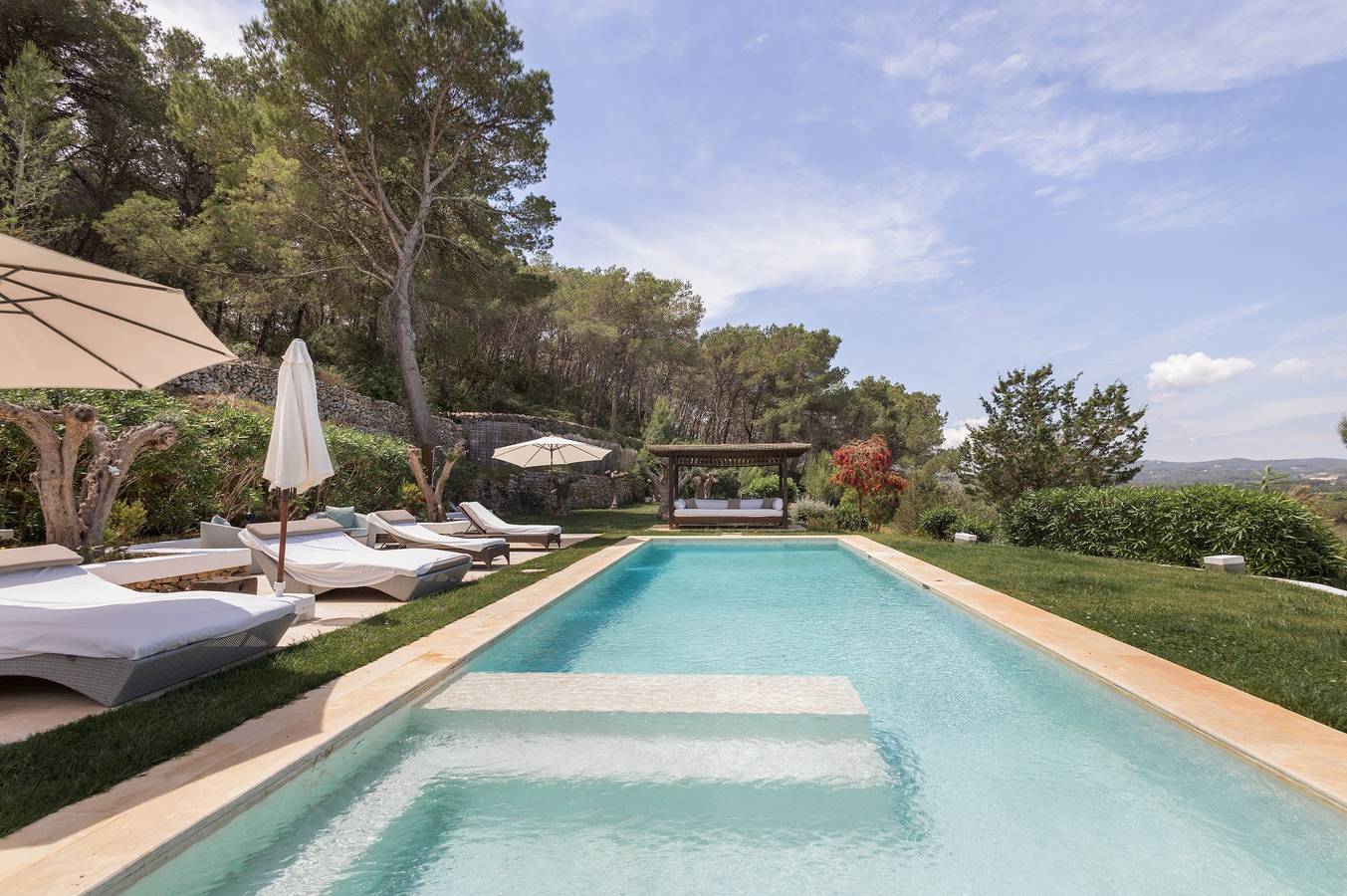 Splendida villa di lusso a Ibiza con Wi-Fi e aria condizionata in Santa Eularia des Riu, Ibiza Est