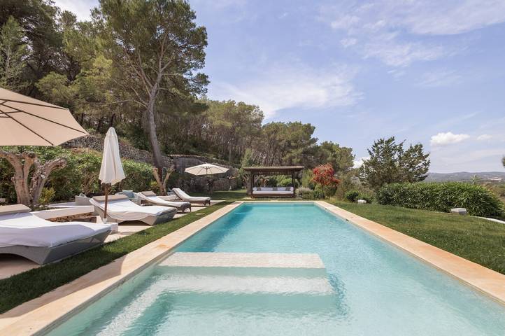Beautiful luxury villa in Ibiza with Wi-Fi and air conditioning in Santa Eulària des Riu, East Ibiza