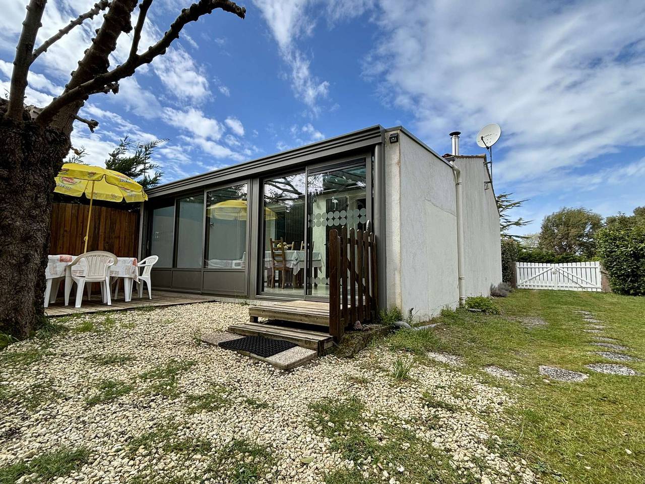 Holiday home 4 pers, near beach, enclosed garden, pets allowed in Saint-Georges-d'Oléron, Côte de Beauté