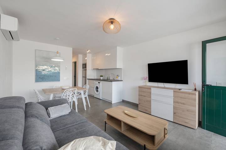 Ganze Wohnung, Ferienwohnung 'Suite4you 50 Meter vom Strand entfernt' mit Meerblick, Wlan und Klimaanlage in Puerto del Carmen, Tías