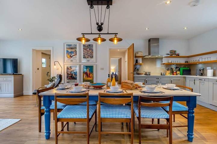 Cottage for 8 people, with garden, with pets in Blakeney