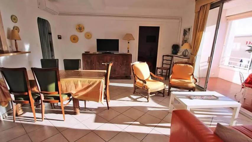 Gîte pour 8 personnes, avec Terrasse dans Casino De Sainte Maxime