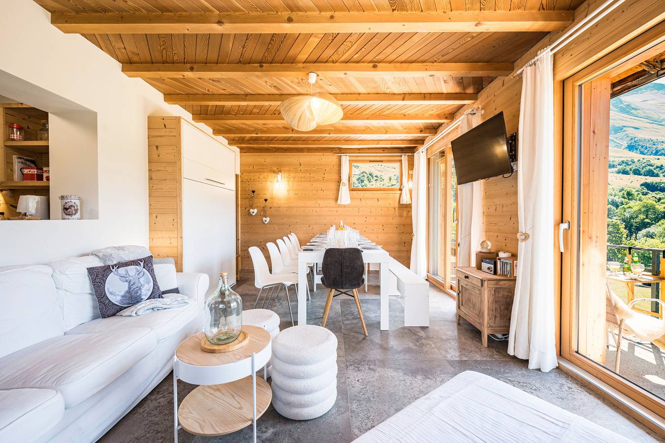 Appartement entier, Appartement 'Grand Aigle - Albiez Montrond' avec vue sur la montagne, terrasse privée et Wi-Fi in Col du Mollard, Albiez-Montrond