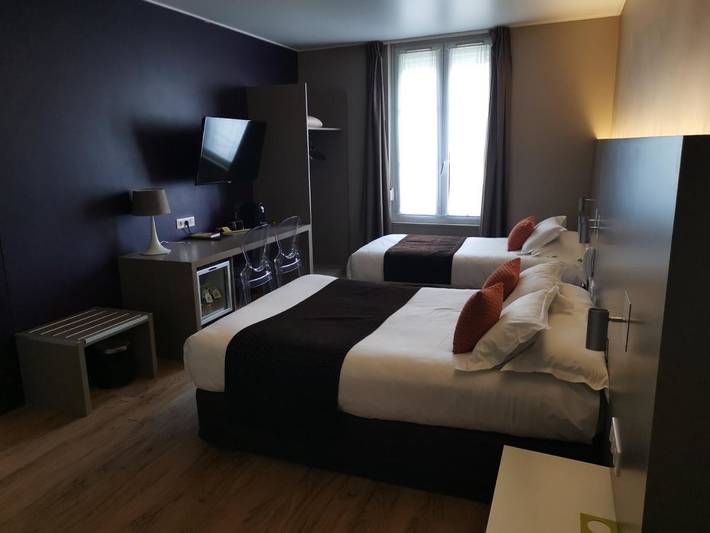 Hôtel, avec Jacuzzi ainsi que Terrasse et Sauna à Châlons-en-Champagne - 4
