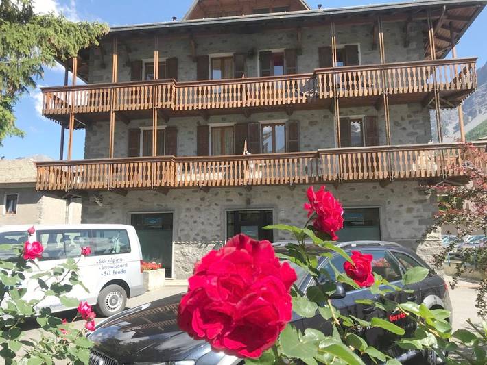 Baita per 6 persone, con giardino e panorama a Comune di Bormio