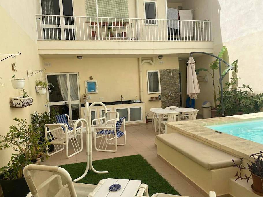Appartement entier, The Valley Maisonette with private pool in M'scala in Marsaskala, Île de Malte