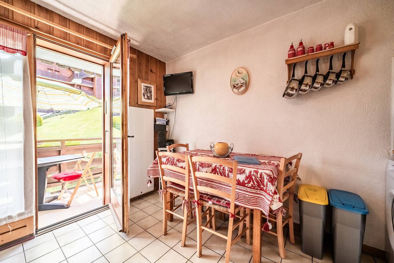 Apartamento entero, Apartamento 'Les Oursons' con vistas a la montaña, balcón y Wi-Fi in Station de Morillon, Grand Massif