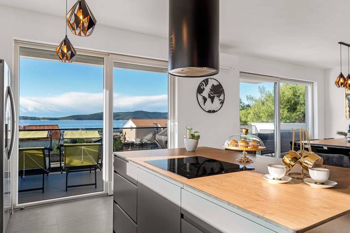 Ferienwohnung für 6 Personen, mit Balkon in Sibenik - 2