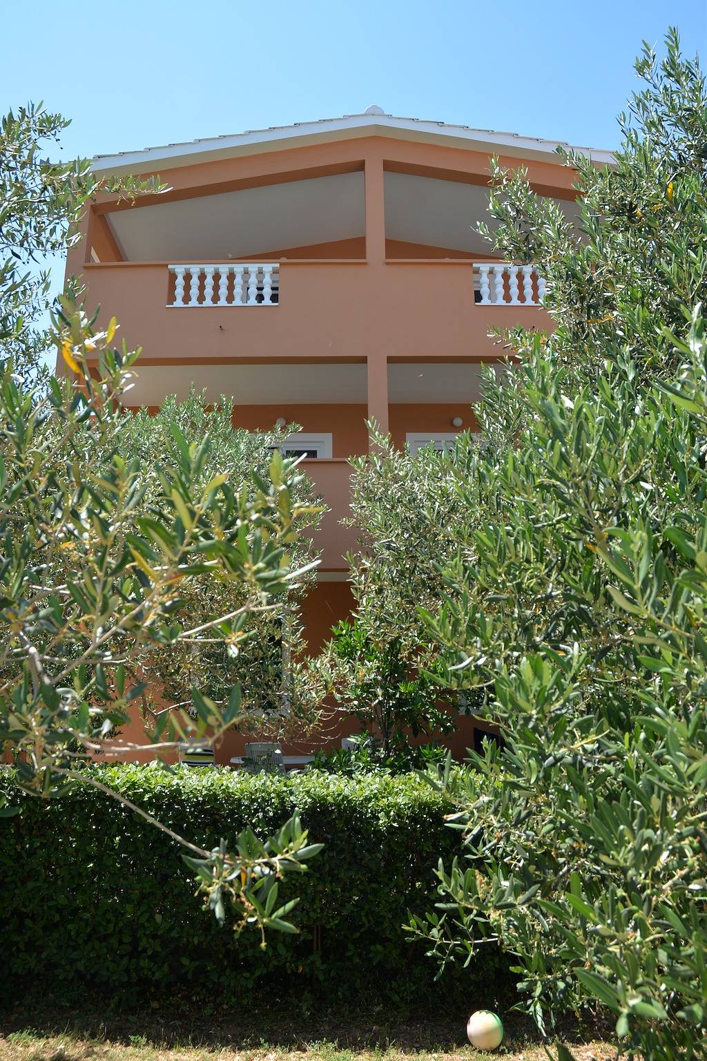 Ganze Wohnung, 2-Zimmer-Ferienwohnung am Strand Tkon, Pasman A-16589-a in Tkon, Pasman