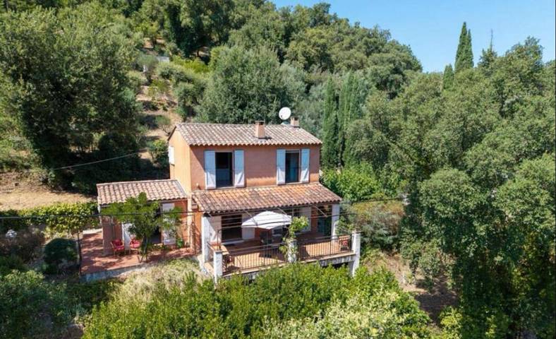 Location de vacances pour 6 personnes, avec piscine ainsi que jardin et vue, animaux acceptés à Les Mayons - 2