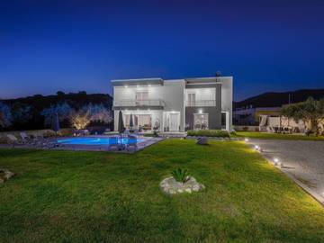 Ferienhaus für 8 Personen, mit Terrasse und Garten sowie Pool in Afantou