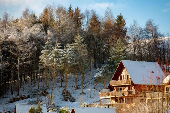 Gîte pour 12 personnes, avec Jacuzzi et Terrasse en Auvergne