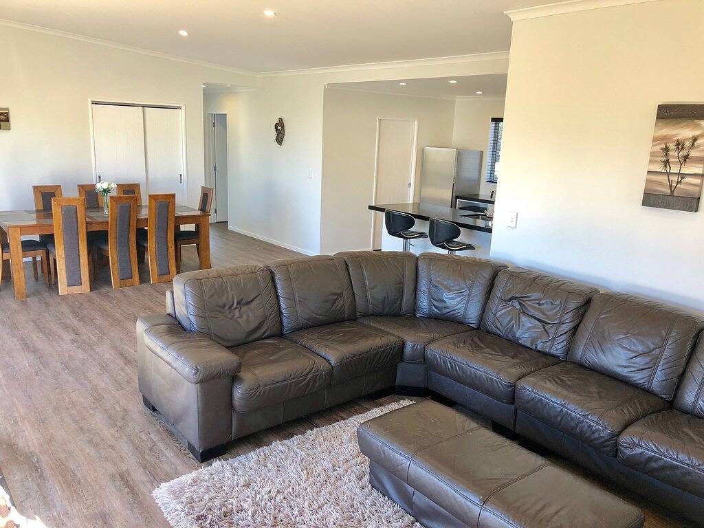Brandneue 3 Schlafzimmer Beachfront Getaway. Gehen Sie einfach über die Straße zum Strand ## in Kapiti Coast District