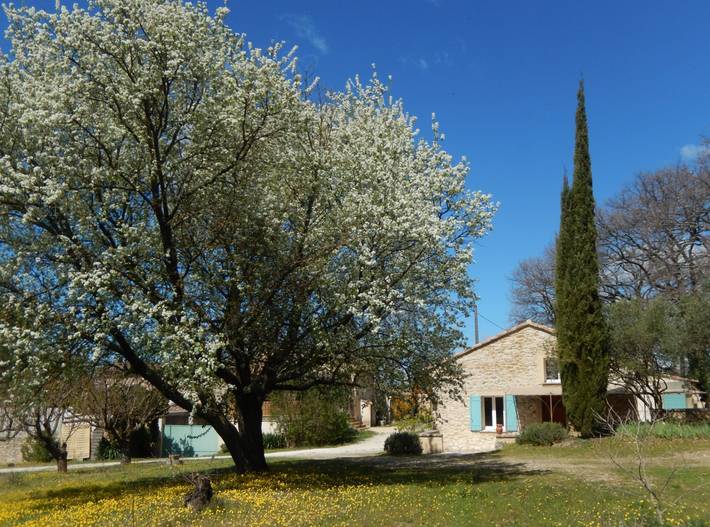 Gîte pour 4 personnes, avec terrasse et jardin