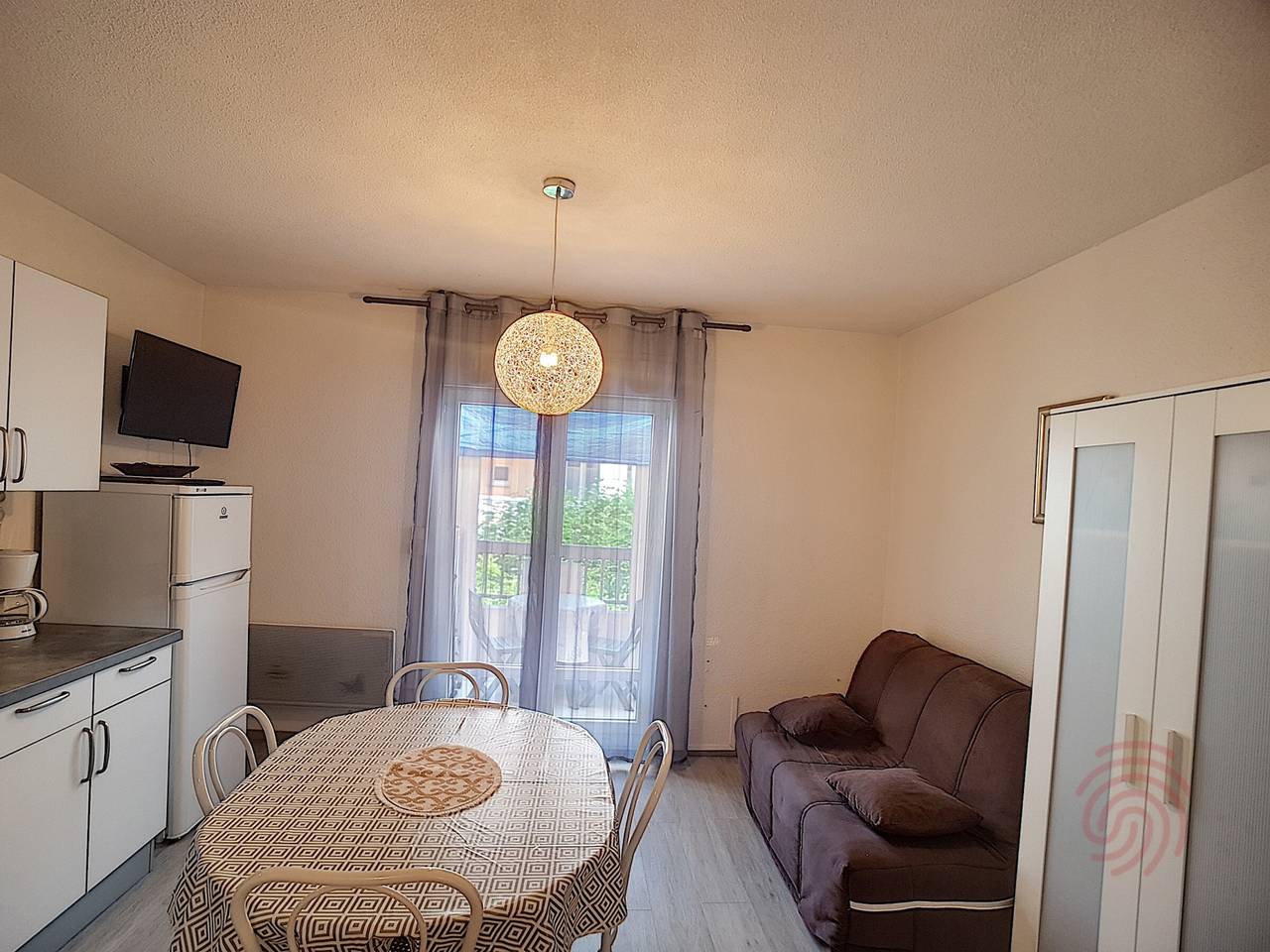 Studio entier, Studio rénové avec balcon à 650m des Thermes - Lamalou, proche centre-ville et nature in Lamalou-les-Bains, Région de Béziers