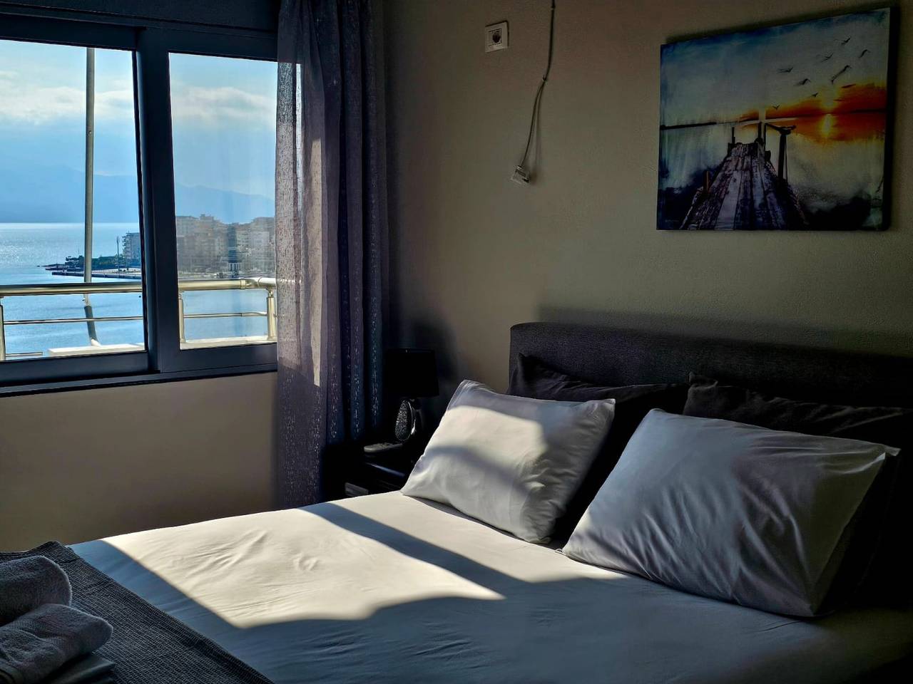 Ganze Ferienwohnung, Ferienwohnung für 5 Personen mit Balkon in Sarandë, Vlorë