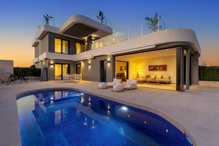 Ferienhaus für 8 Personen, mit Pool und Garten, mit Haustier