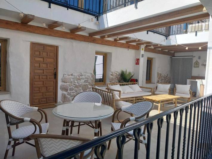 Location de vacances pour 23 personnes, avec piscine ainsi que vue et terrasse dans Tolosa (Alcala del Jucar) - 2