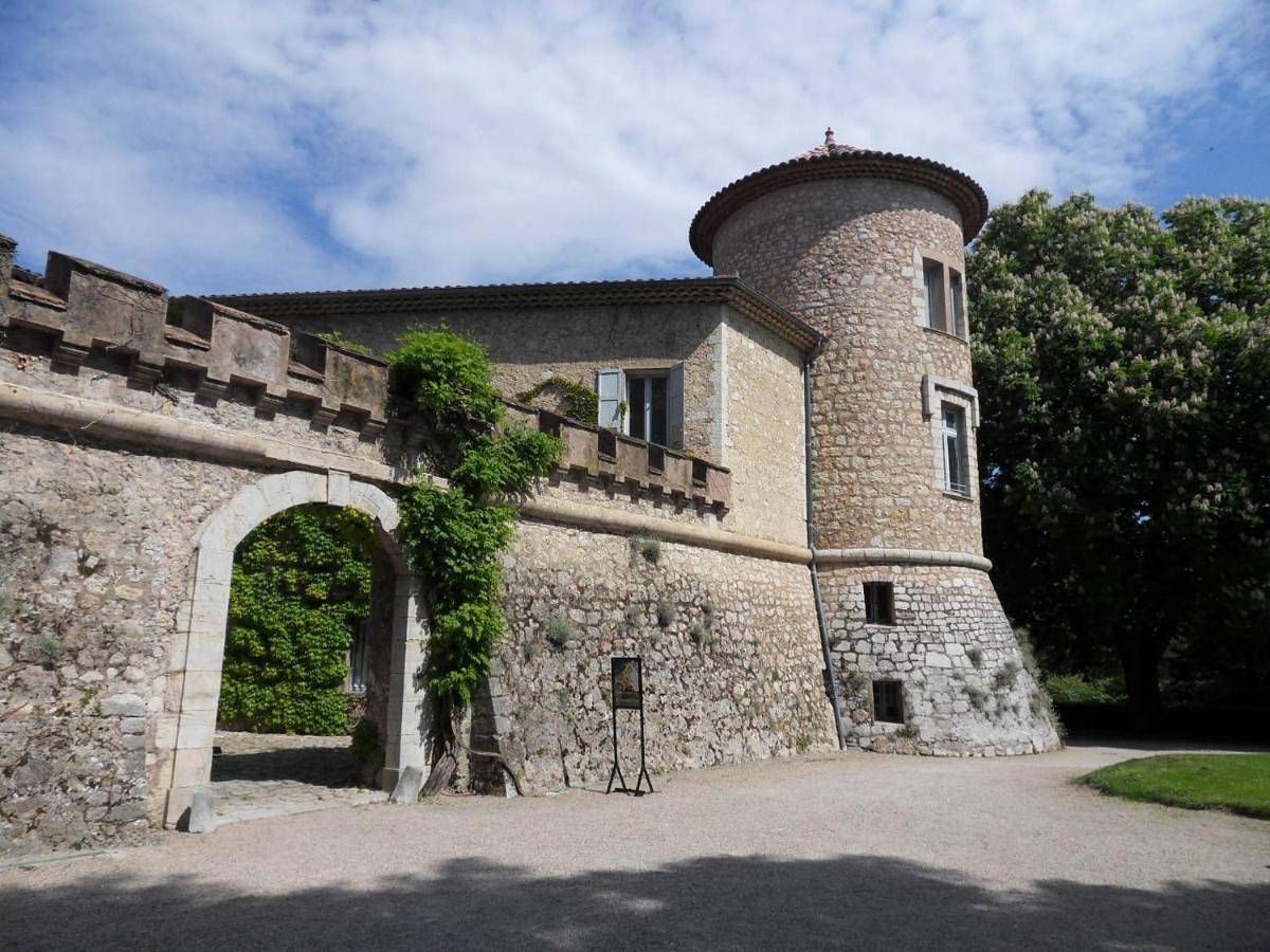 Appartement entier, Two-Bedroom Apartment in Mouans-Sartoux, Côte méditerranéenne (France)