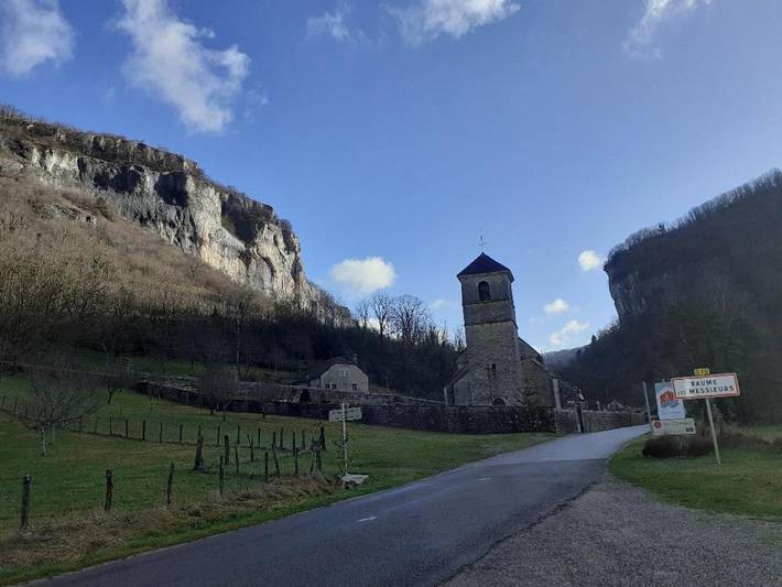 Location de vacances pour 4 personnes, avec Terrasse ainsi que Jardin et Vue à Baume-les-Messieurs - 2