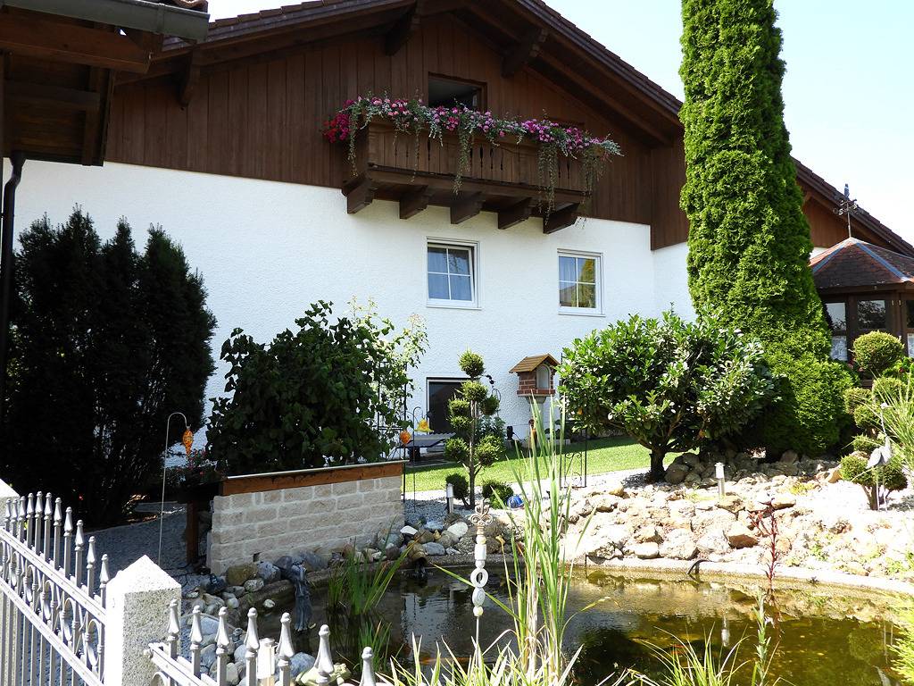 Appartements Hirsch - Ferienwohnung I (33qm) mit Balkon in Bad Birnbach, Ostbayern
