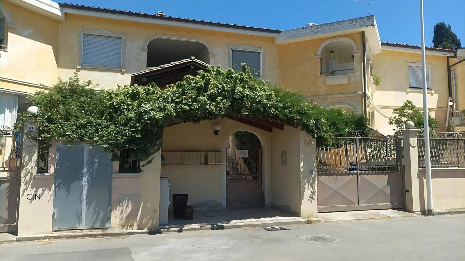 Appartamento intero, Appartamento "Quiet Home" con terrazza privata, Wi-Fi e aria condizionata in Pula Cagliari, Pula e dintorni