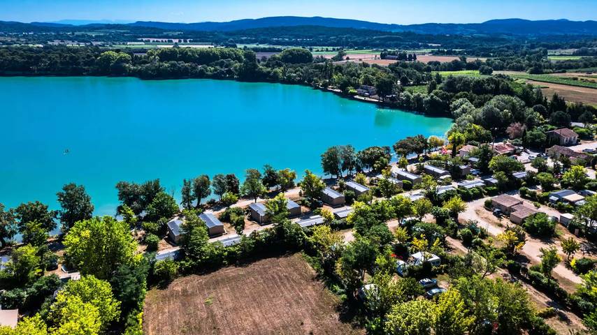 Camping pour 4 personnes, avec Terrasse dans le Luberon