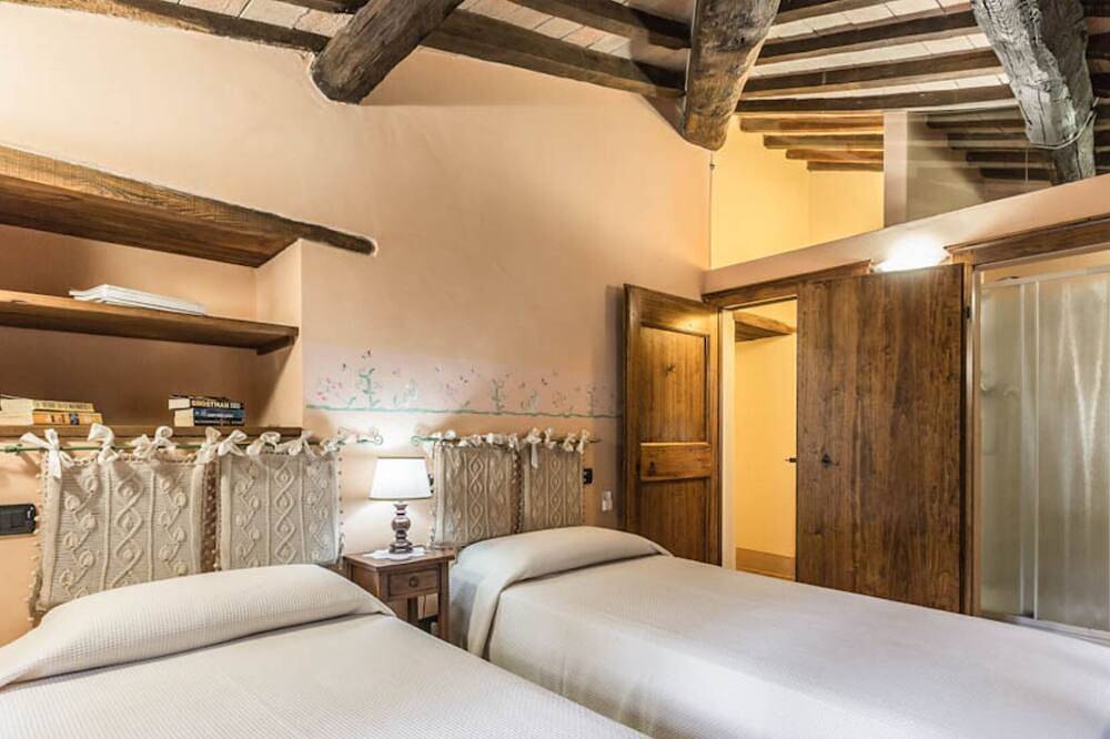 Torre Monterchi, independent villa sleeping 10 in Monterchi, Valtiberina