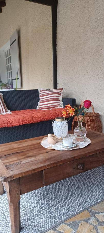 Location de vacances pour 6 personnes, avec vue et jardin à Eyliac - 2