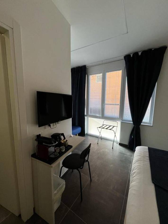 'Joyfül Accomodation Camera 3' with Wi-Fi and Air Conditioning in Bagni Castelletto beach, Finale Ligure Kommun