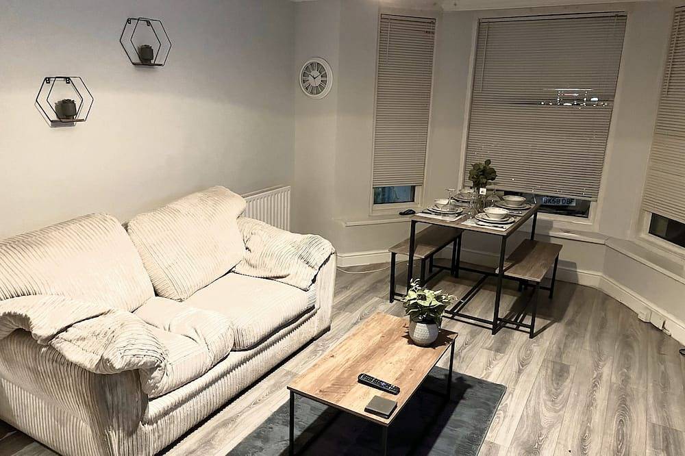 Entire apartment, Cosy apartment near town centre and close to train station with parking! in Ipswich, Suffolk