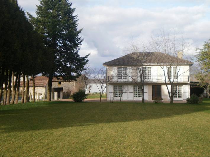 Gîte pour 12 personnes, avec terrasse ainsi que piscine et jardin, animaux acceptés dans Parc naturel régional Périgord-Limousin - 2