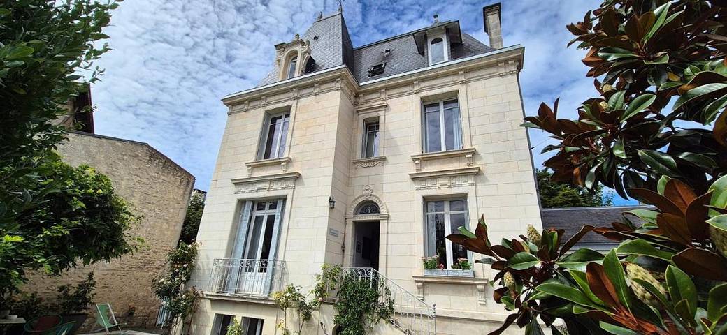 Chambre d’hôte pour 2 personnes, avec Terrasse ainsi que Jardin et Piscine à La Rochelle