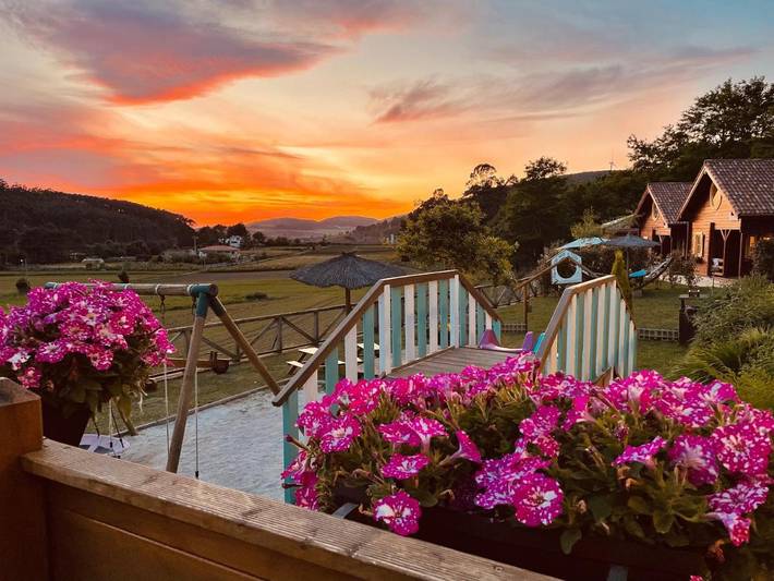 Albergue para 7 personas, con jardín además de piscina y jacuzzi, Familias con niños en Lires