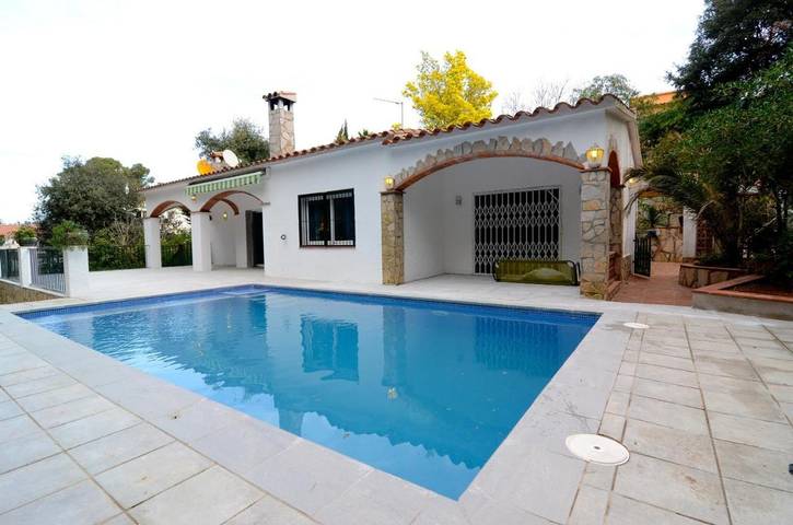 Casa rural para 6 personas, con Terraza además de Jardín y Piscina en els Masos de Pals