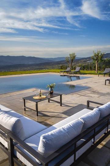 Gîte pour 10 personnes, avec vue ainsi que jardin et piscine à Adrano