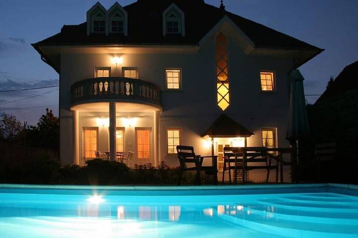 Ferienhaus für 10 Personen, mit Kinderpool und Garten sowie Balkon