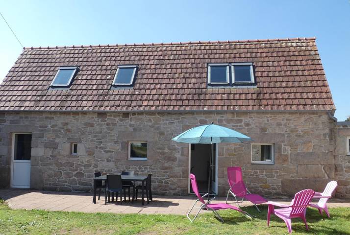 Gîte pour 4 personnes, avec Terrasse ainsi que Jardin et Vue dans Landrellec