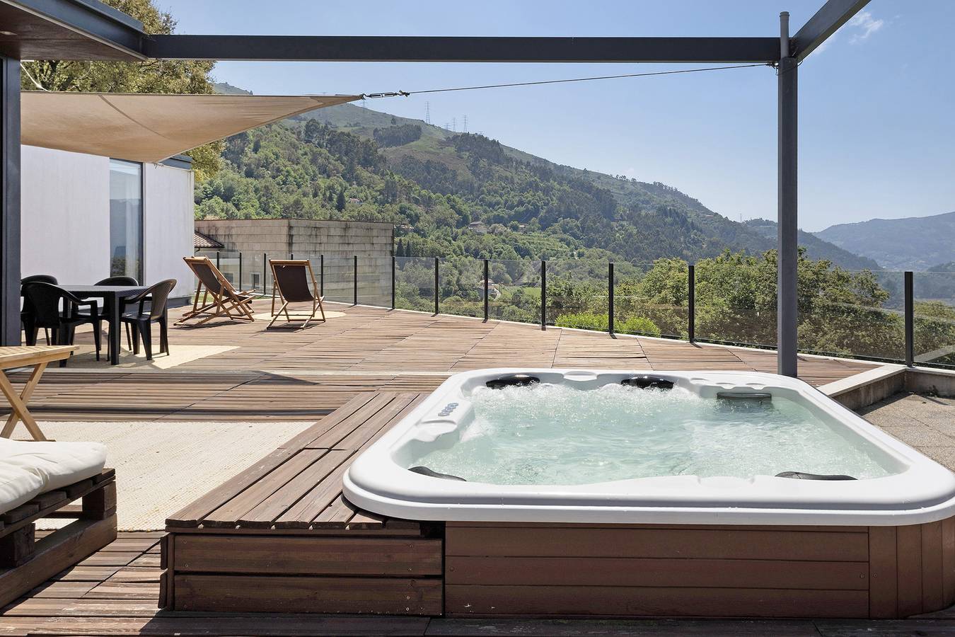 Casa vacanze 'Villacella - Gerês' con vista sulle montagne, Wi-Fi e aria condizionata in Louredo, Distretto de Braga