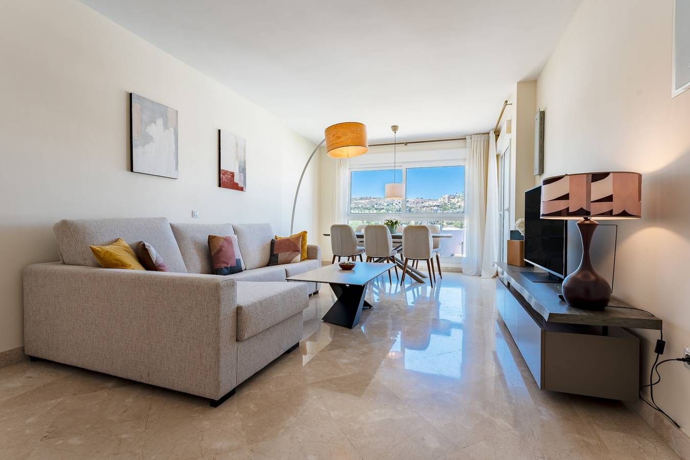 Entire apartment, Apartment 'Los Iris' with Mountain View, Wi-Fi and Air Conditioning in Mijas Costa, Mijas